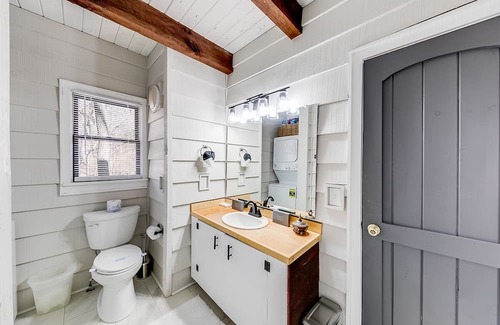 Demorest House | Riverland Retreat: Family-Friendly Escape by the Soque