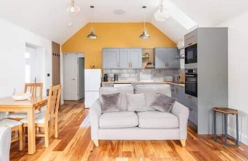 Chard House | Discover Jasmin: Your Ideal Somerset Family Retreat
