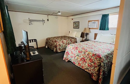 Onalaska House | Lake Onalaska Views – Family-Friendly Motel with Breakfast
