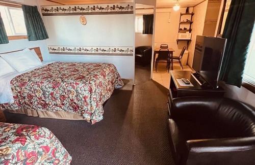 Onalaska House | Lake Onalaska Views – Family-Friendly Motel with Breakfast