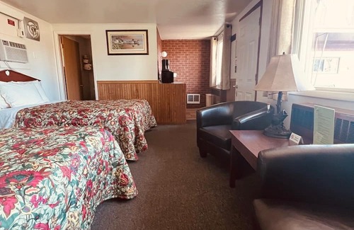 La Crosse House | Scenic Lake Onalaska Retreat with Breakfast & Family Amenities