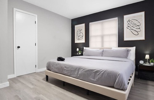 Downtown Apartment | Upscale King 3 Bed Suite—Mins to Downtown Raleigh!