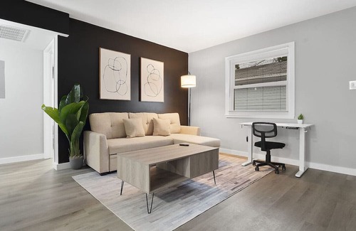 Downtown Apartment | Upscale King 3 Bed Suite—Mins to Downtown Raleigh!