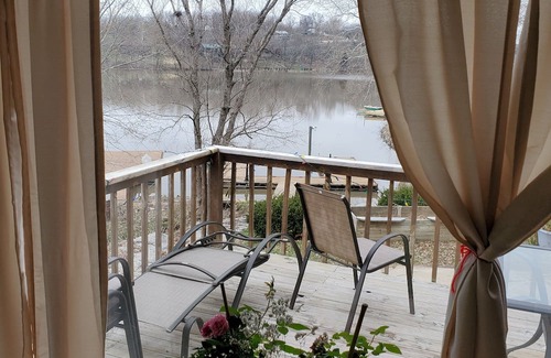 Crystal Lakes House | Serene Lakefront Retreat with Family-Friendly Amenities