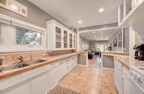 Evergreen Cabin | Cozy Home in Downtown Evergreen - Perfect for Families