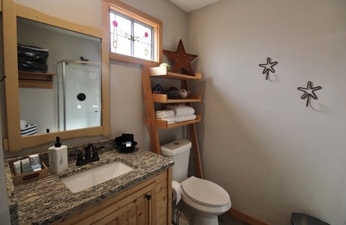 Lenoir City Cabin | Pet-Friendly Cabin Steps from Lenoir City's Main Street
