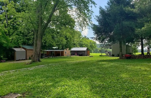 Blissfield Cabin | Cozy CreekSide Cabins for Family and Friends Retreat