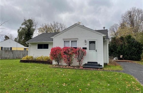 Fayetteville House | Charming Fayetteville Ranch: Pet-Friendly & Close to Town