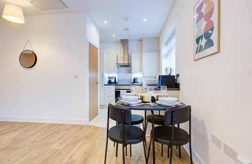 Chelmsford Apartment | Relaxing Flat in Chelmsford with Kitchen & Breakfast Included