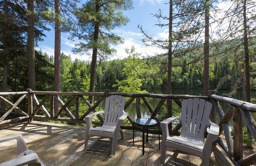 Baie-St-Paul Ski Chalet | Idyllic Cottage Retreat with Private Lake & Kids' Amenities
