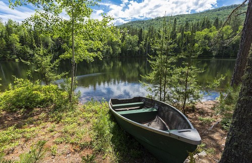 Baie-St-Paul Ski Chalet | Idyllic Cottage Retreat with Private Lake & Kids' Amenities