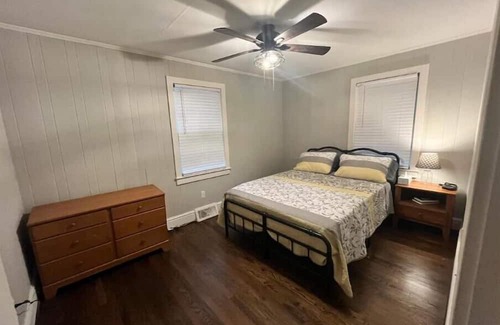 Wade Hampton House | Inviting 1940’s House with Spa & Family-Friendly Amenities