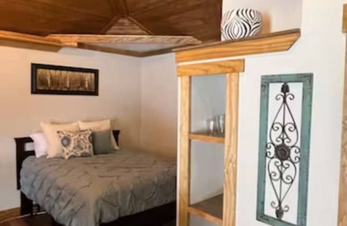 Nampa House | Rustic Room Guest House near NNU