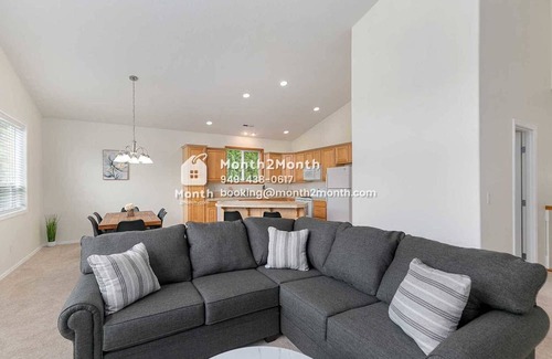 Pleasant Valley House | Cozy Serene Haven Retreat with Breakfast & Pet-Friendly Stay