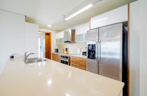 Costa del Este Apartment | Cozy 2BR Retreat with Balcony in Costa del Este