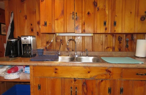 Sanford Cottage | Inviting Waterfront Retreat with Family and Pet Amenities