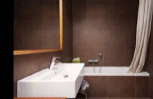 Khalandrion Apartment | Art Collection apartment with garden