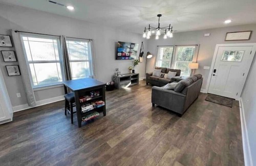 Rossville House | Modern 3-Bedroom Retreat with Pool Near Chattanooga