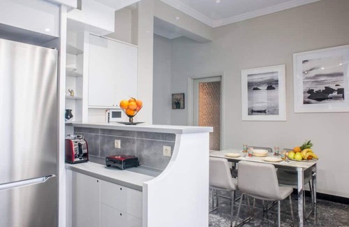 Nea Chalkidona Apartment | Sunny flat w/h balcony and homey feel near metro