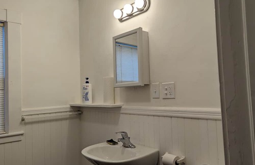 East Haven  Rutland County House | Close to Killington and downtown with beautiful porch and new kitchen new baths