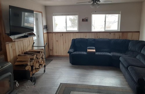 Fremont Apartment | Discover Etta's Escape: Family-Friendly Retreat with Kitchen
