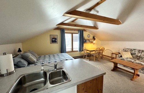 Southampton Cottage | Discover The Loft at The Beach House Southampton Studio