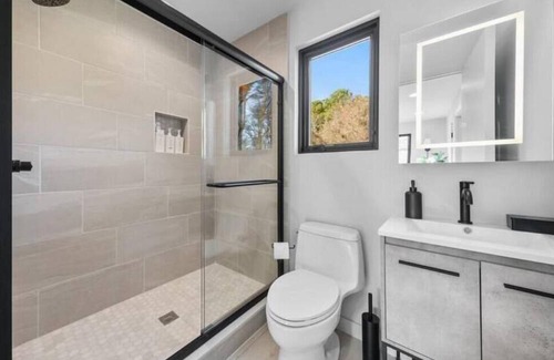 St. Leonard Apartment | Waterfront Guesthouse Retreat with Spa & Child-Friendly Care