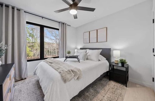 St. Leonard Apartment | Waterfront Guesthouse Retreat with Spa & Child-Friendly Care