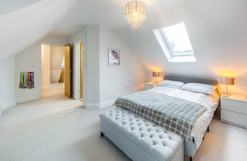 Fontwell House | Relax at Tandem House Near Chichester with Spa & Hot Tub