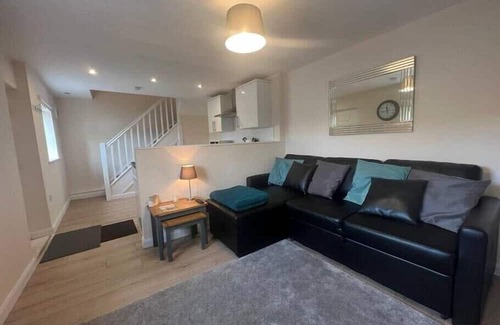 Treffynnon Cottage | Cozy 1 Bed Adore Cottage with Kitchen Amenities