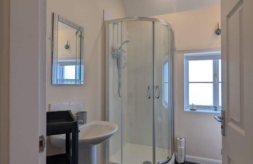 Treffynnon Cottage | Cozy 1 Bed Adore Cottage with Kitchen Amenities