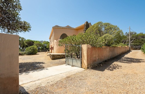 Sant'Antioco House | Seaside Retreat 'Fronte Mare Azzurro' with Garden & Wi-Fi