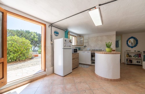 Sant'Antioco House | Seaside Retreat 'Fronte Mare Azzurro' with Garden & Wi-Fi