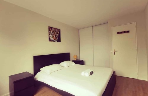 Republique - Tolstoi Apartment | T3 Balcon Villeurbanne -Apartment-Private Bathroom