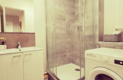 Republique - Tolstoi Apartment | T3 Balcon Villeurbanne -Apartment-Private Bathroom