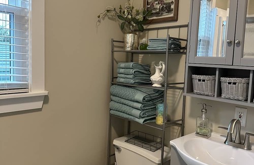 Barnwell House | Relax at The Cottage on Jefferson with Spa and Hot Tub