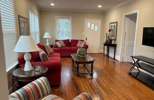 Barnwell House | Relax at The Cottage on Jefferson with Spa and Hot Tub