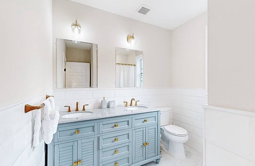 Eastside House | Dog-friendly duplex 1 mi. from Forsyth Park with enclosed yard & 2 decks