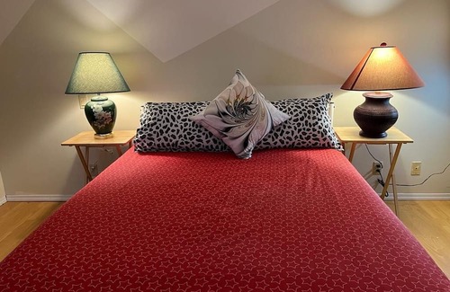 Fleetwood House | Budget-Friendly Stay Near Town Centre in Surrey