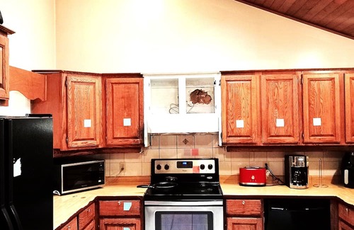 Fleetwood House | Budget-Friendly Stay Near Town Centre in Surrey