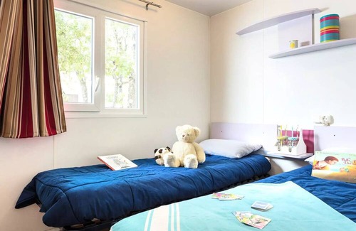 Regusse House | Experience Camping Les Lacs du Verdon: Family-Friendly Retreat
