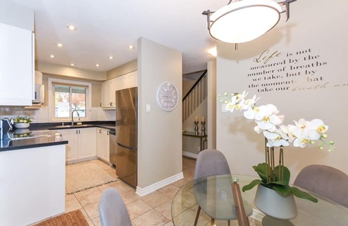 Ottawa Division House | Private Retreat in Nepean: 3 Beds, Hot Tub & Breakfast