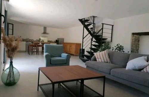 Palairac House | Relax at Gîte à la Ferme de Couise with Ocean View & Pool