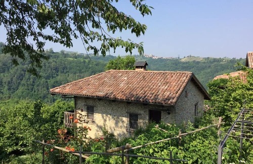 Lovera Apartment | Cozy Holiday Home Cascina Lovera with Family-Friendly Perks