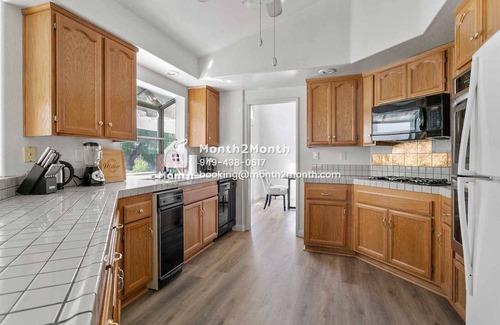 Nuevo House | Discover Treasure on Obsidian Ct: Family & Pet Friendly Stay