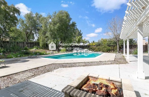 Nuevo House | Discover Treasure on Obsidian Ct: Family & Pet Friendly Stay