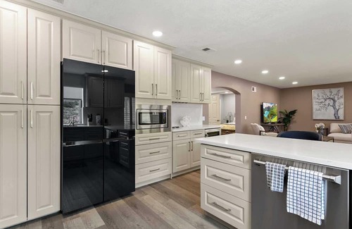 West Covina House | Inviting Hillside Retreat with Kitchen & Pet-Friendly Perks