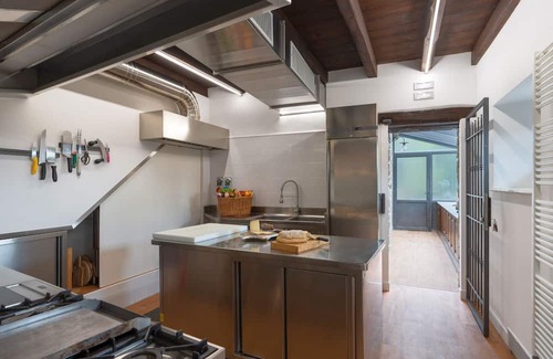 Firenzuola Villa | Quaint Villa Torre delle Rose: Family-Friendly Retreat in Umbria