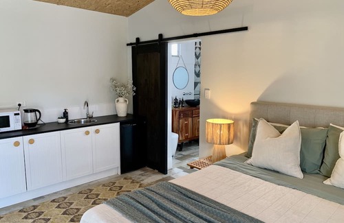 City Of Busselton Apartment | Relaxing Beachside Studio with Spa and Hot Tub Access