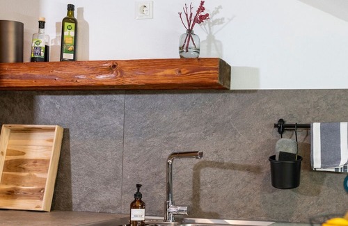 Heiligenblut Apartment | Cozy Retreat for 4 Guests with Spa and Hot Tub in Winkl